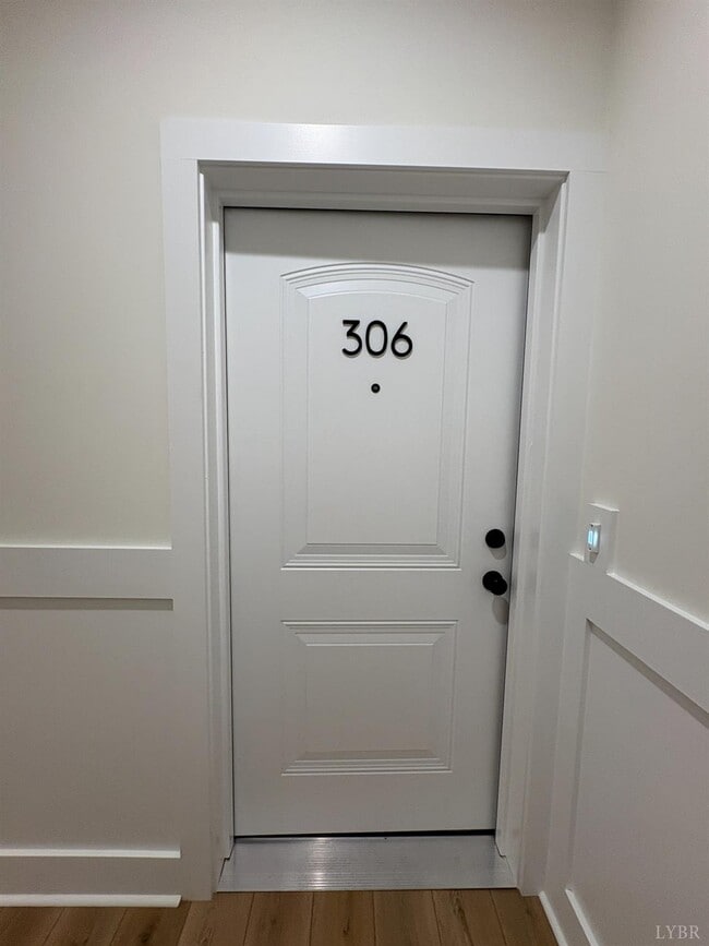 Building Photo - 420 Capstone Dr