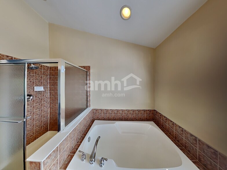 Building Photo - 2476 Deer Point Dr