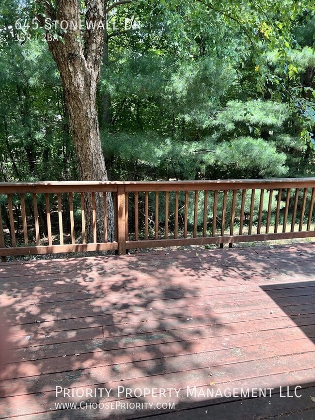 Building Photo - 645 Stonewall Dr