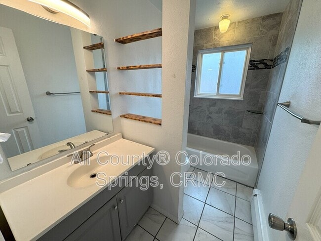 Building Photo - 4995 Picturesque Cir