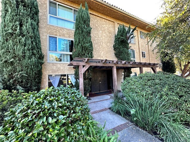 Primary Photo - 120 S Sierra Madre Blvd