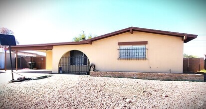 Building Photo - Cute 3 bedroom 2 bathroom home