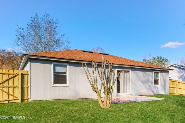 Building Photo - 1597 Twin Oak Dr W