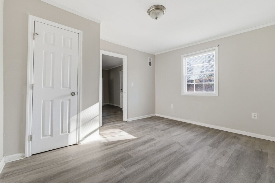 Building Photo - 320 Old Pne Hl Rd