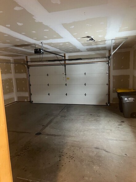 Building Photo - 1731 Crooked Ave