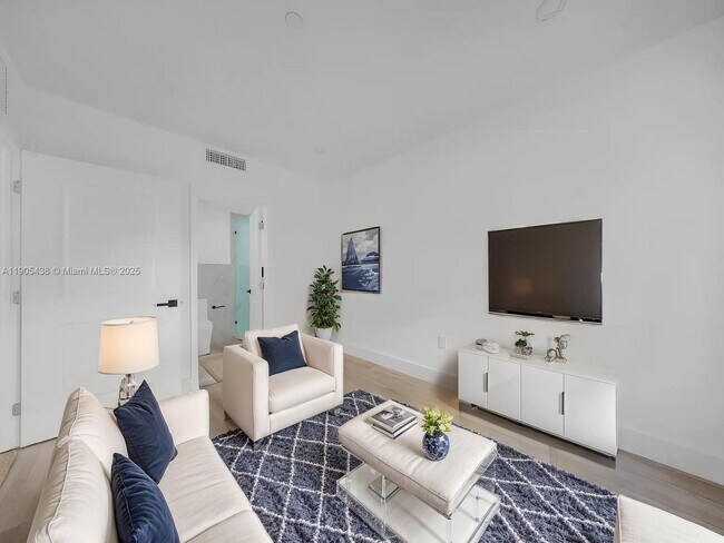 Building Photo - 1037 NW 2nd St