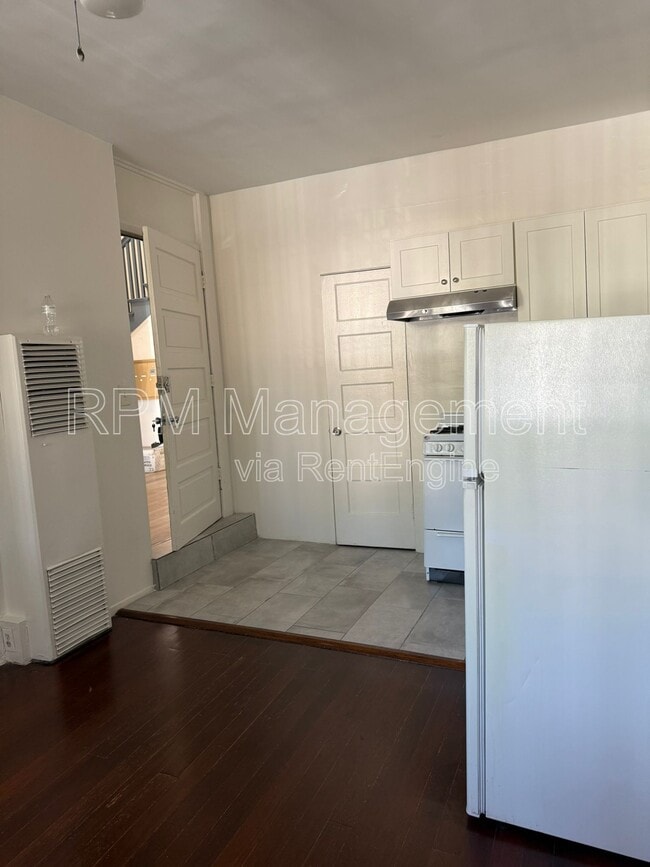Building Photo - 1114 N Poinsettia Pl
