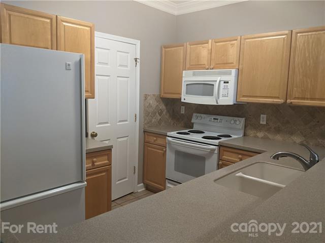 Building Photo - 915 Northeast Dr