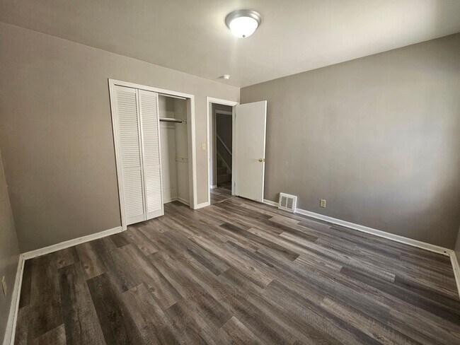 Building Photo - Charming 3-Bedroom Home with Private Yard ...