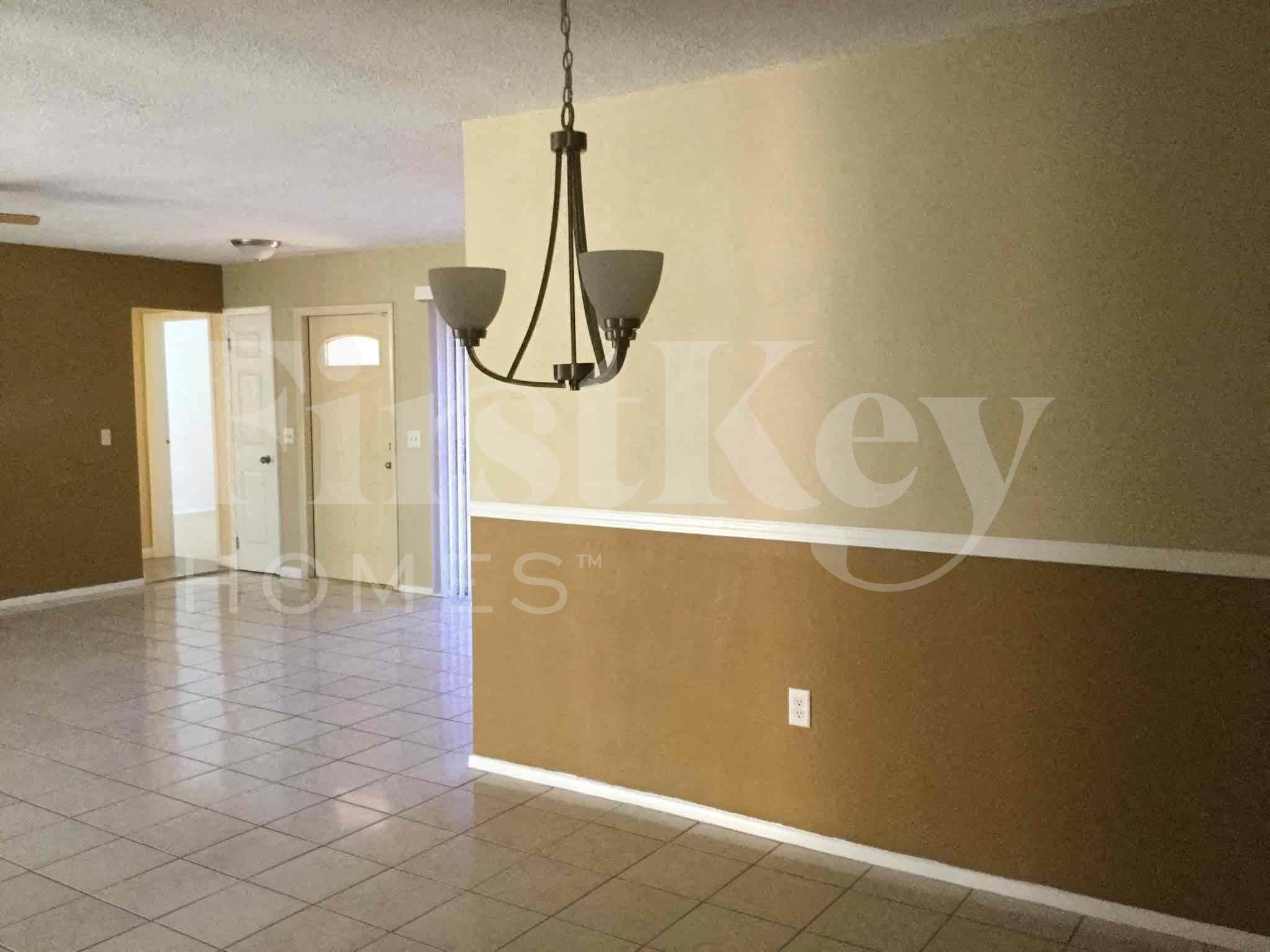 Building Photo - 8801 N Bermuda Dr