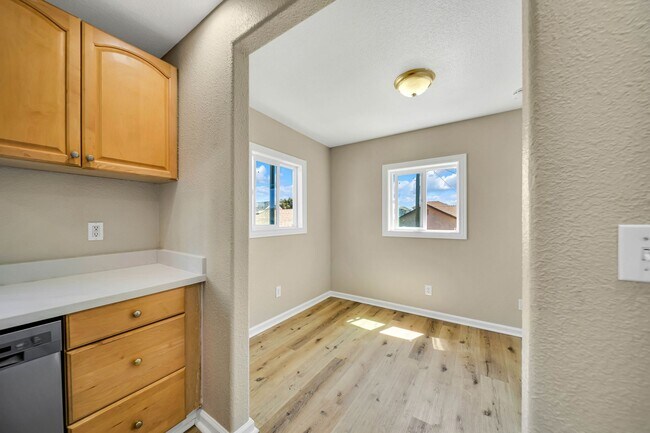 Building Photo - Charming Duplex in Historic Old Town Suisu...