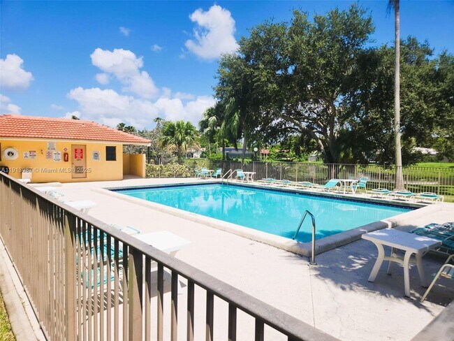 Building Photo - 11453 NW 39th Ct