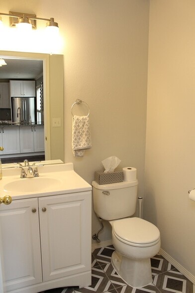 Building Photo - 4410 SW Appletree Pl