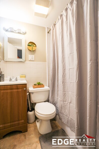 Building Photo - 110 Lanark Rd