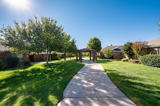 Building Photo - Luxury Home in Cooper ISD