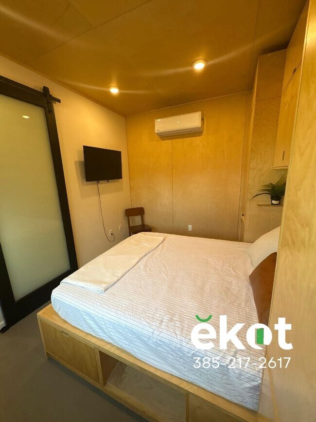 Building Photo - Stowell-SLC-Emery Manor