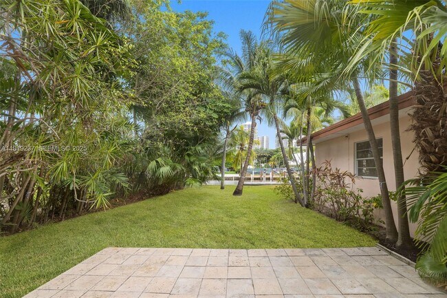 Building Photo - 564 Golden Beach Dr