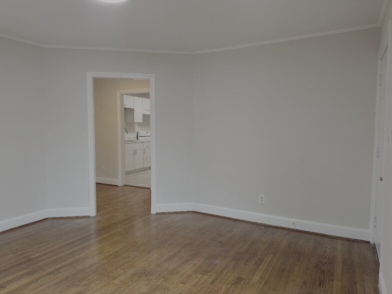 Building Photo - 610 S Broad St