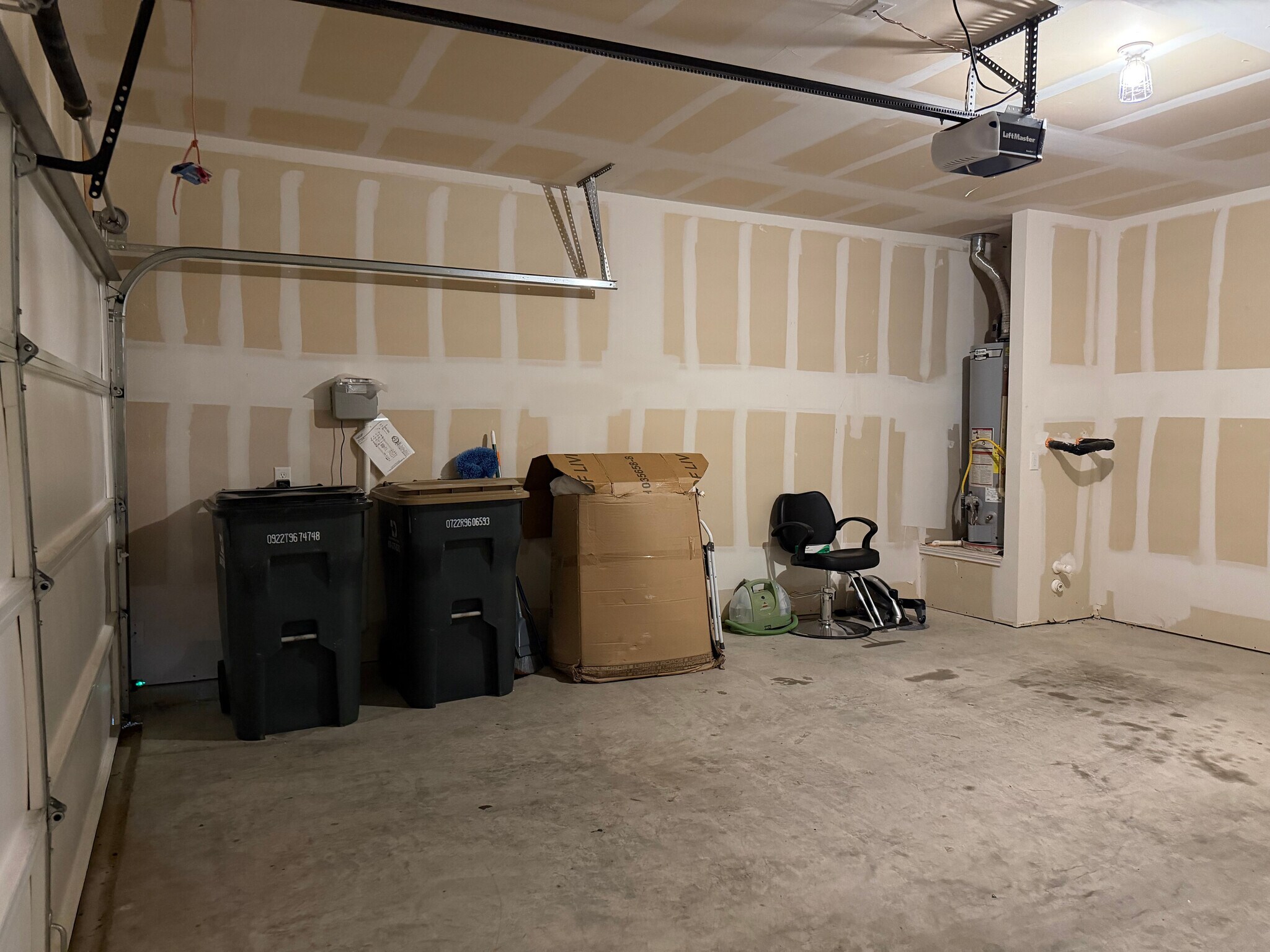Building Photo - Room in House on Brooklyn Dr