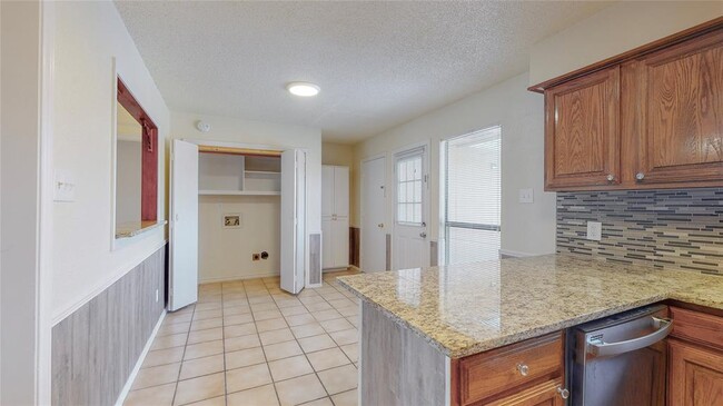 Building Photo - 918 Summer Trail