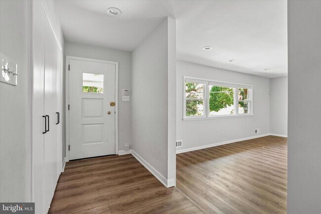 Building Photo - 1910 Stone Ridge Ln
