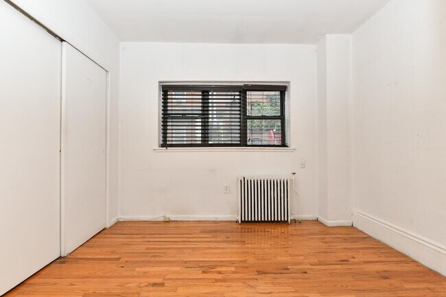 Building Photo - 217 10th St