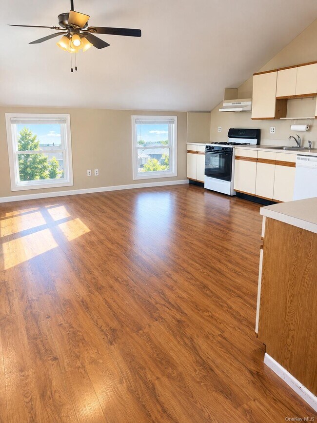 Building Photo - 46 Meadow Ln