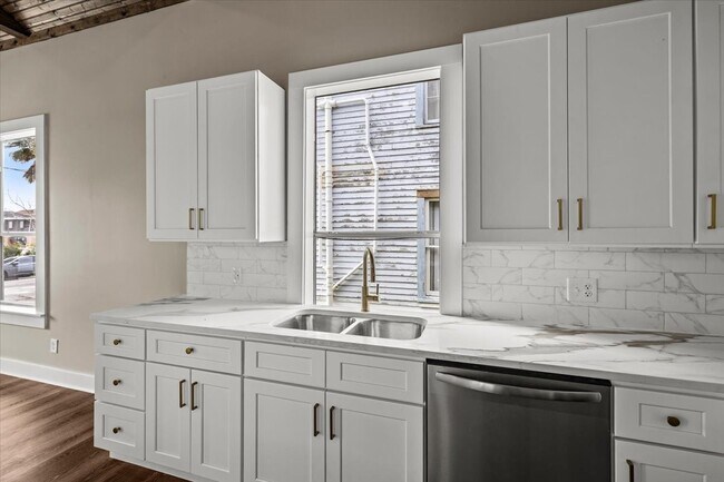 Building Photo - 1724 Winnie St