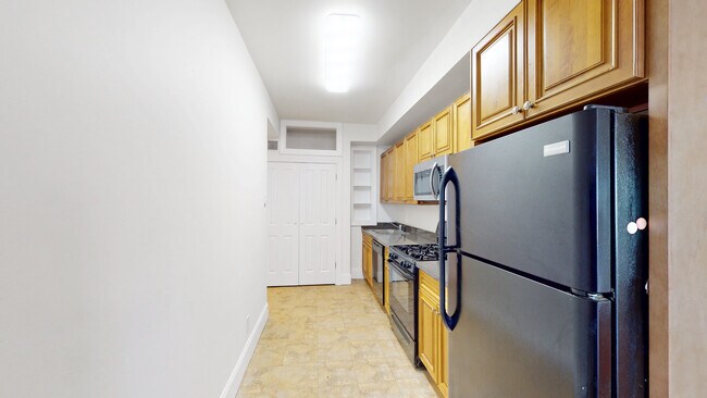 Building Photo - 80 W Cottage St