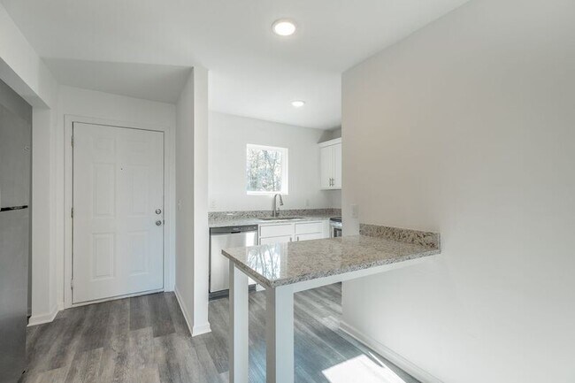 Building Photo - 73 Shallowford Rd