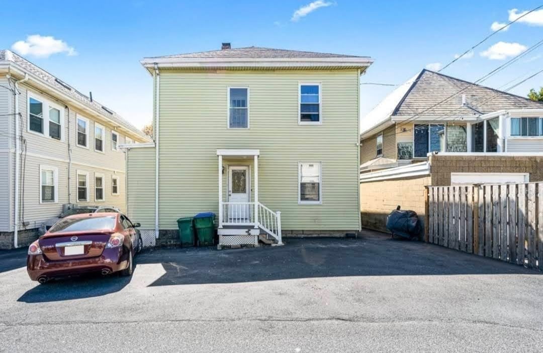 Building Photo - 623 Fellsway