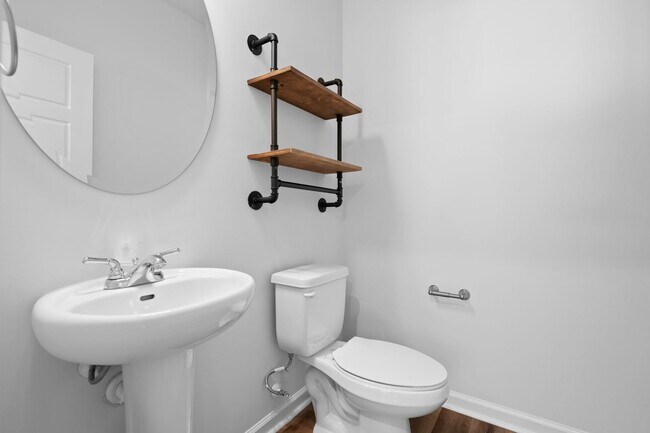 Building Photo - Charming 3 bedroom 2.5 bath Townhome in Wake Forest