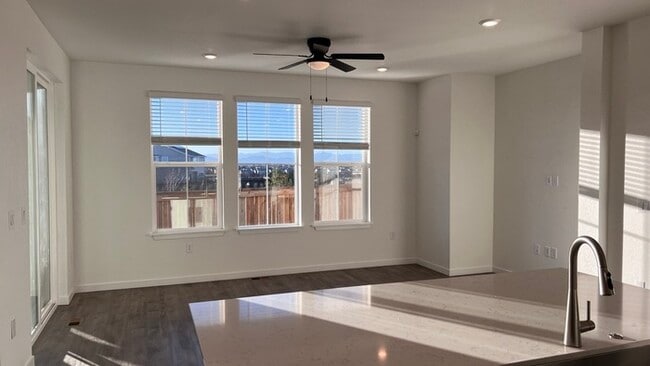 Building Photo - Charming 3 beds 2 baths in Commerce City!
