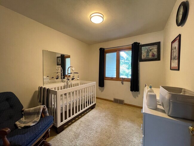 Building Photo - 2018 Greenbriar Cir