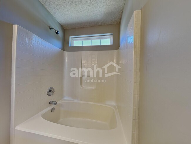 Building Photo - 3125 Teton Dr