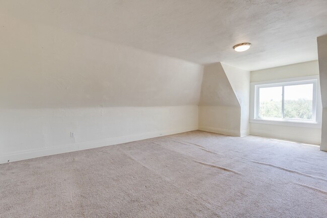Building Photo - 235 Lelia St