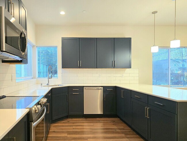 Building Photo - 4 Bedroom Townhome in Monroe - Pet Friendly - 1/2 1st Month Rent!