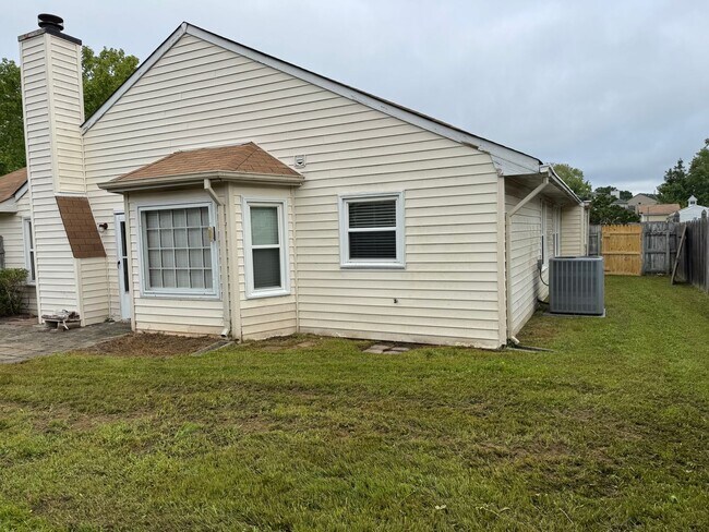Building Photo - LANDSTOWN MEADOWS