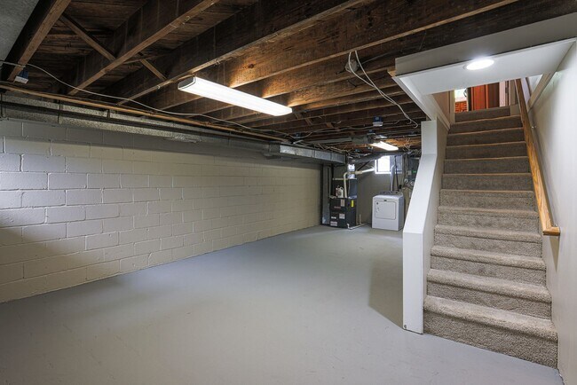 Building Photo - 1113 N Marlyn Ave