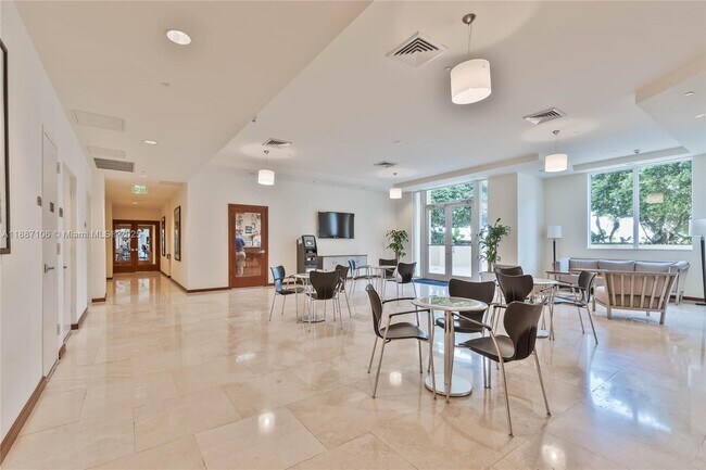 Building Photo - 2475 Brickell Ave
