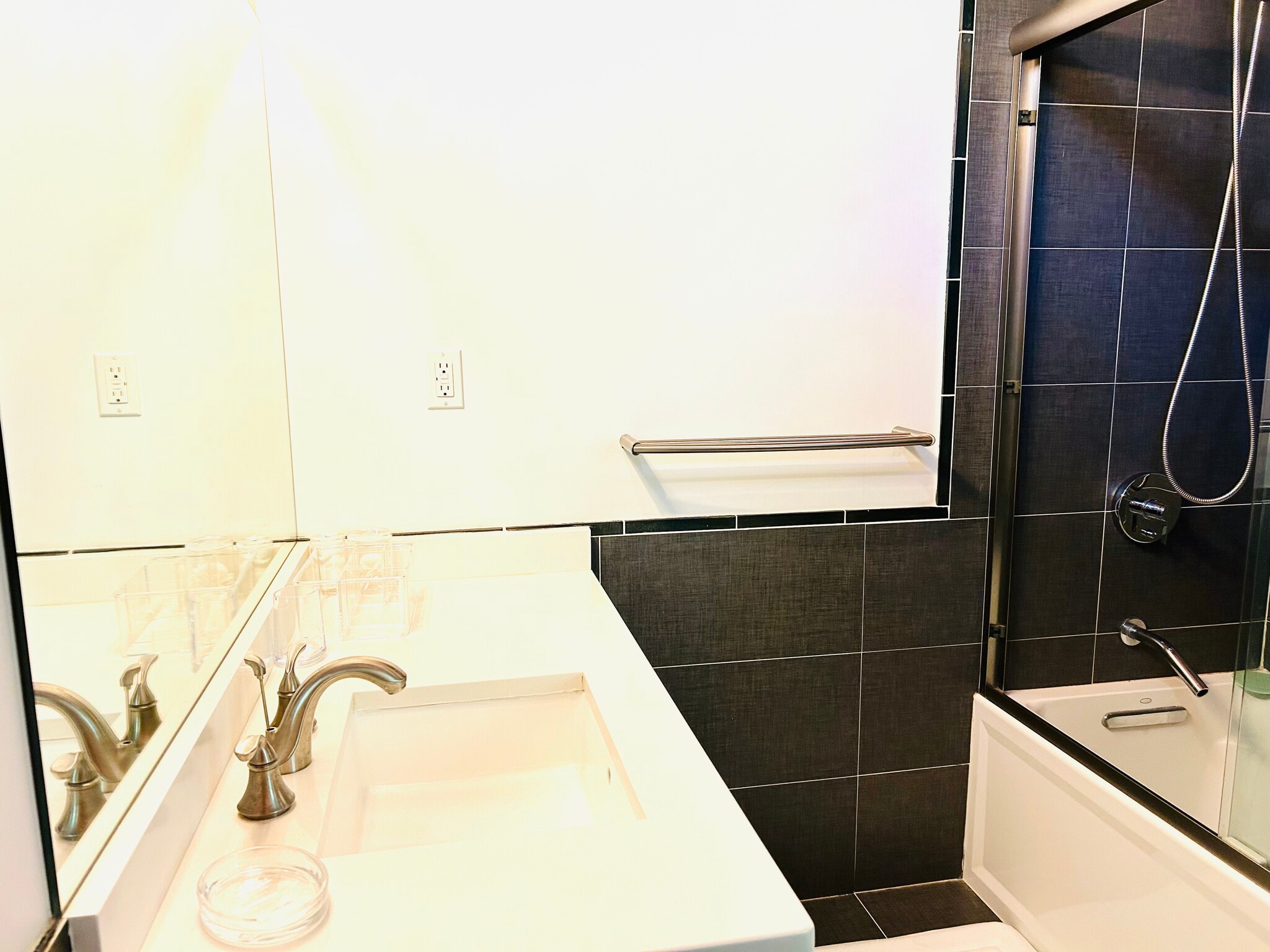 Bathroom 1 - 16 Park Hill Ter