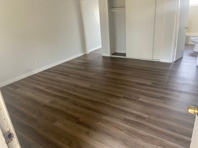 Building Photo - Studio apartment with all utilities paid!