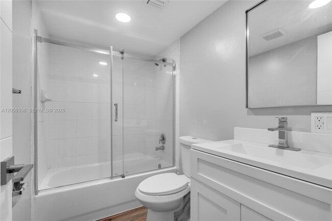 Building Photo - 9320 Fontainebleau Blvd