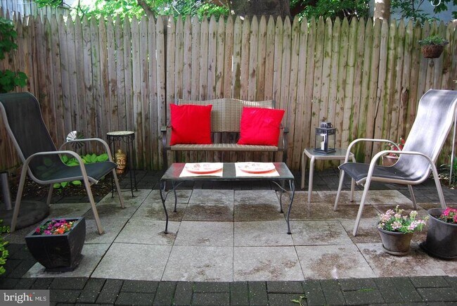 Building Photo - 1523 Green St