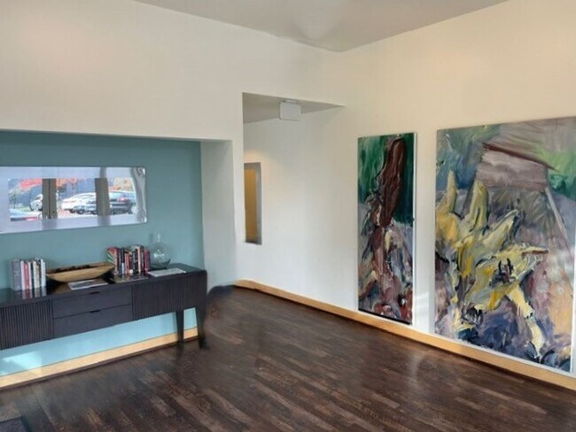 Building Photo - Modern Top Floor Condo with Views, Secured Building & Parking - Water,Sewer,Garbage Included!