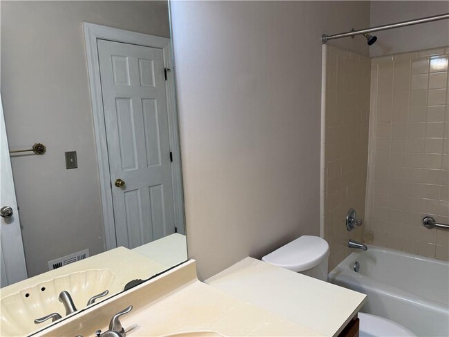 Building Photo - 3209 Henderson Walk