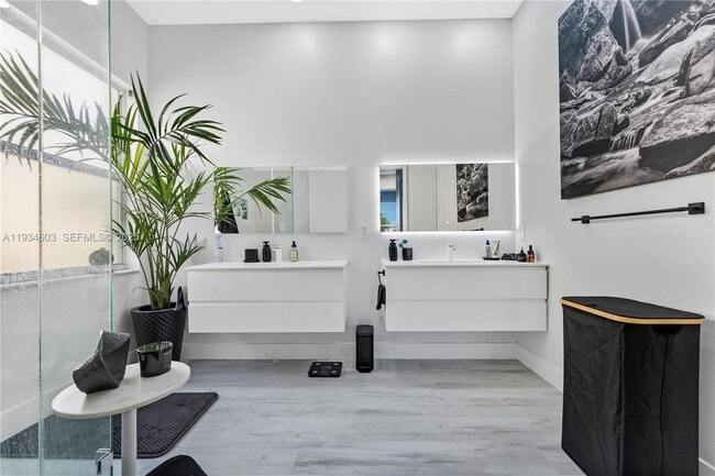 Building Photo - 5046 SW 162nd Ave