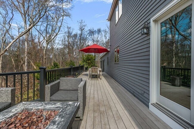 Building Photo - Stunning 3-Bedroom Home with Indoor Pool &...