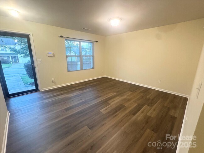 Building Photo - 815 Fescue Ct
