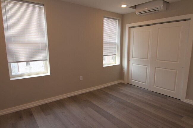 Building Photo - 3945 Baring St